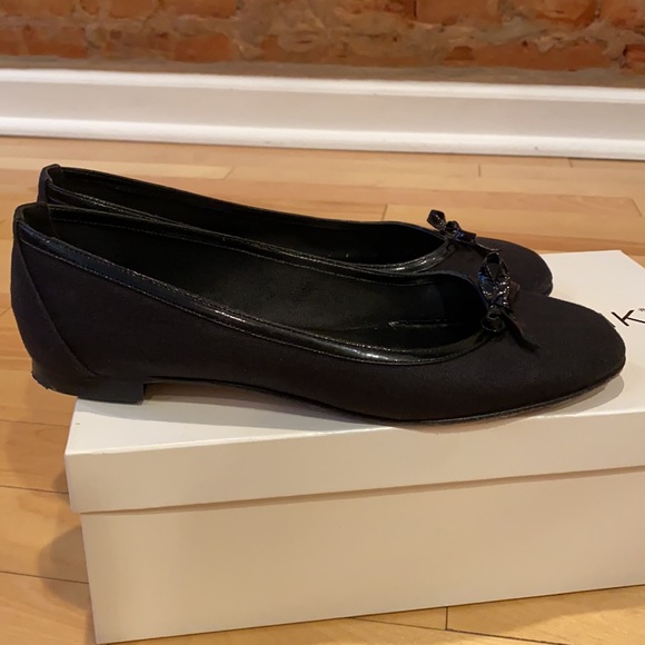 Manolo Blahnik Patent Black Flats - Picture 6 of 11
